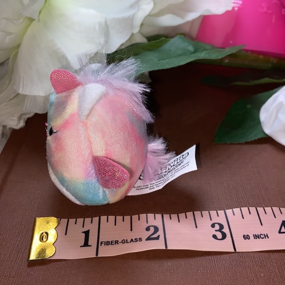 Squishville by Squishmallows 2” Mini Squishmallow with Fashion Accessory Set 6 - Picture 13 of 15